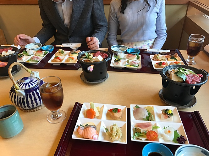 本日のお下見ツアーのご昼食は「和食・すき焼き」でした！